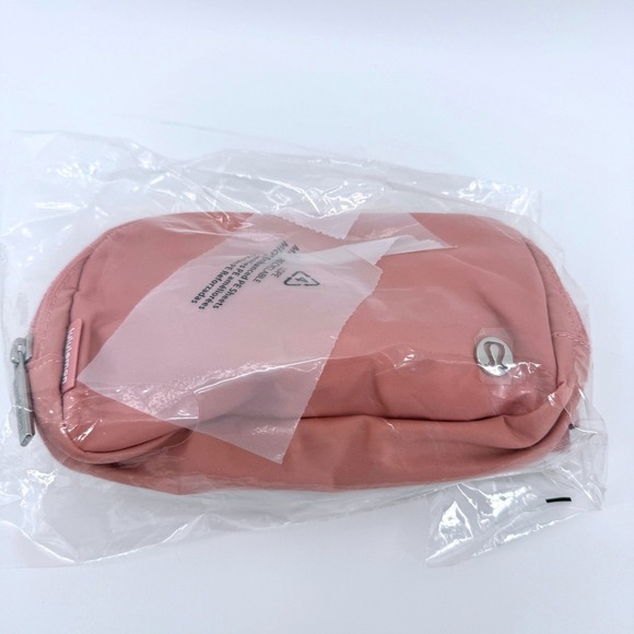 Lululemon Everywhere Belt Bag Nylon Dusty Rose One Size Vacation Travel NWT - Picture 2 of 8